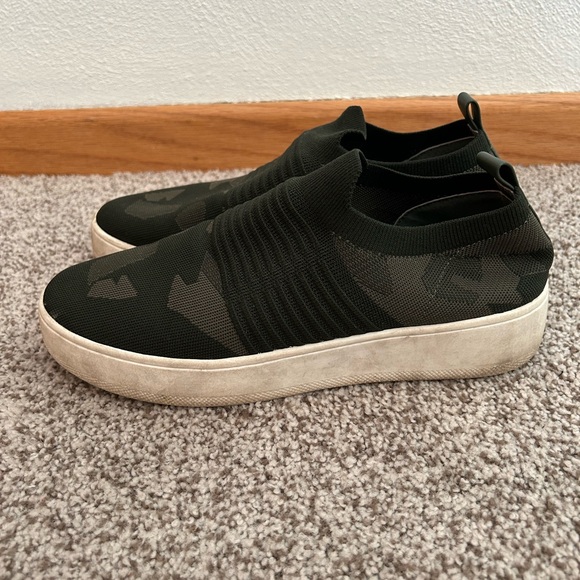 Steve Madden Green Slip On’s - Picture 3 of 7